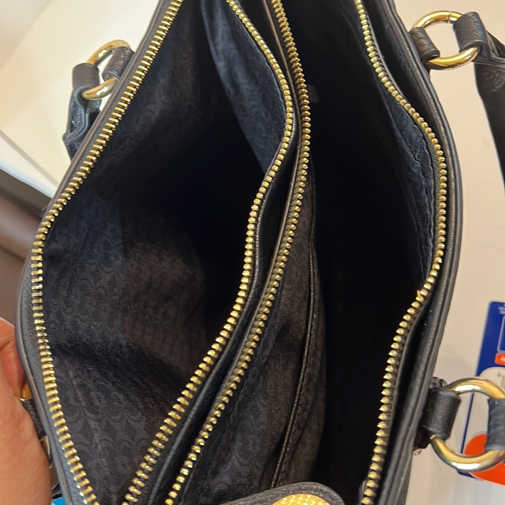 BLACK HAND BAG - Picture 9 of 13